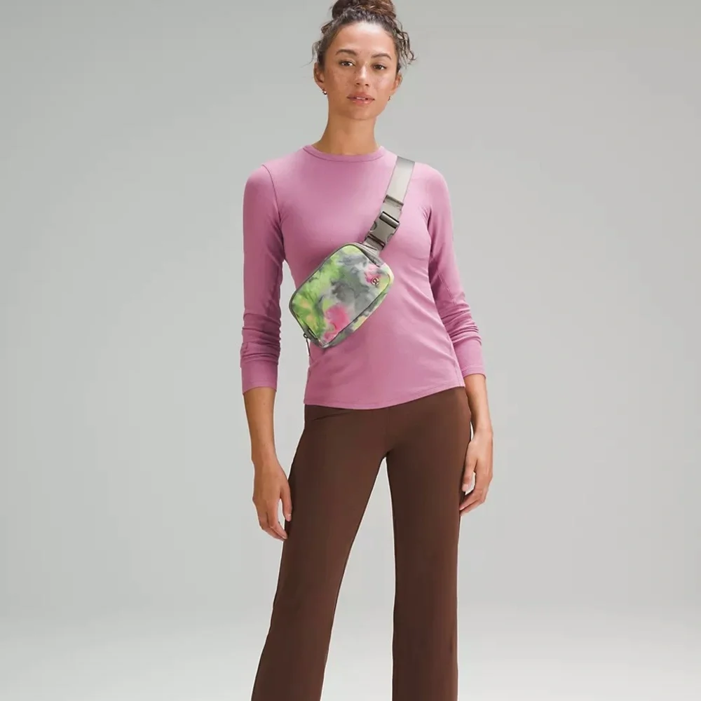 NWT Lululemon Everywhere Belt Bag in Hyper Dye - Picture 6 of 15